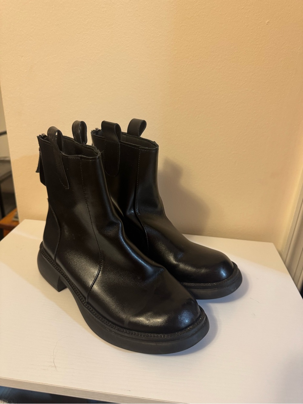 Black Chelsea Ankle Boots – Size 6 – Like New 🖤